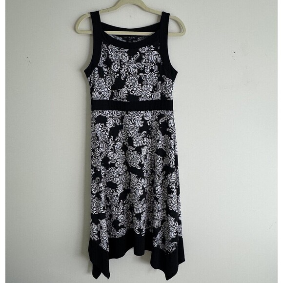 Elie McCARTHY Petite Medium Sleeveless Dress Black White Handkerchief Bottom - Picture 2 of 9